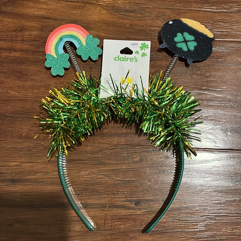 NEW Claire’s St. Patrick’s Day Disney Necklace and Headband - Picture 4 of 5